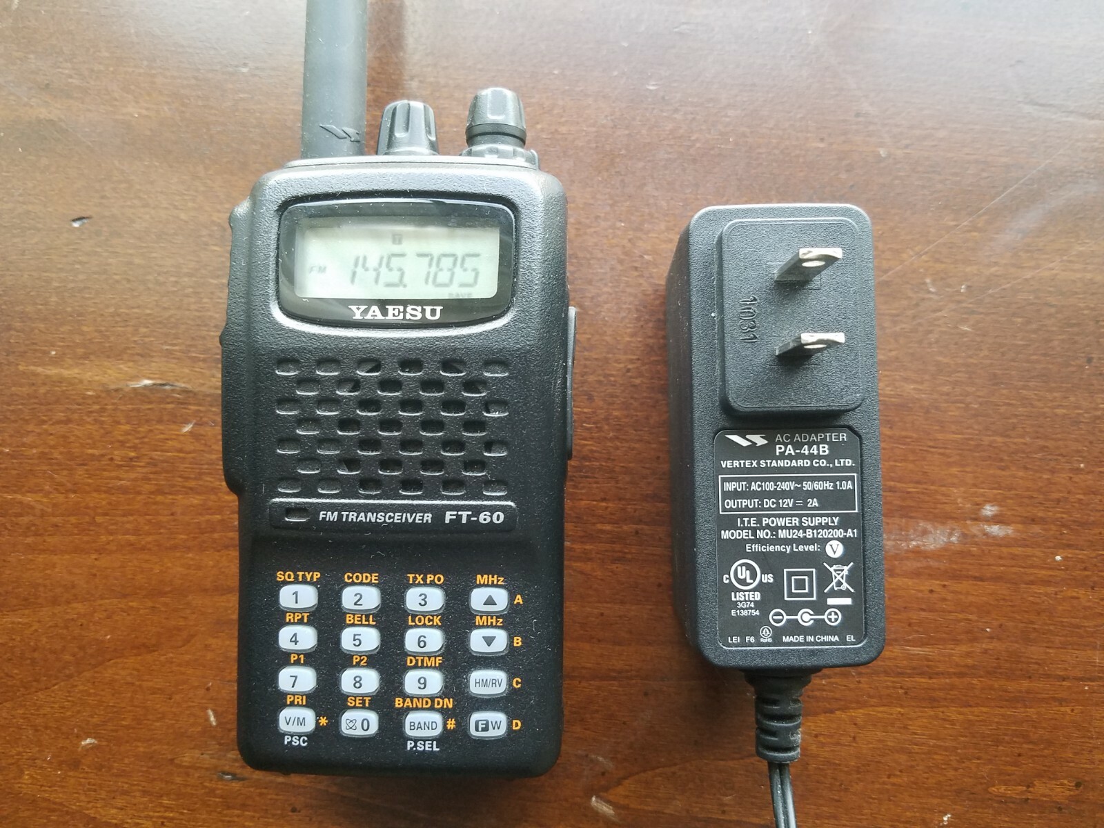 Купить Ham radio transceivers Yaesu ft/60 R 2 meteR/70 cm handheld