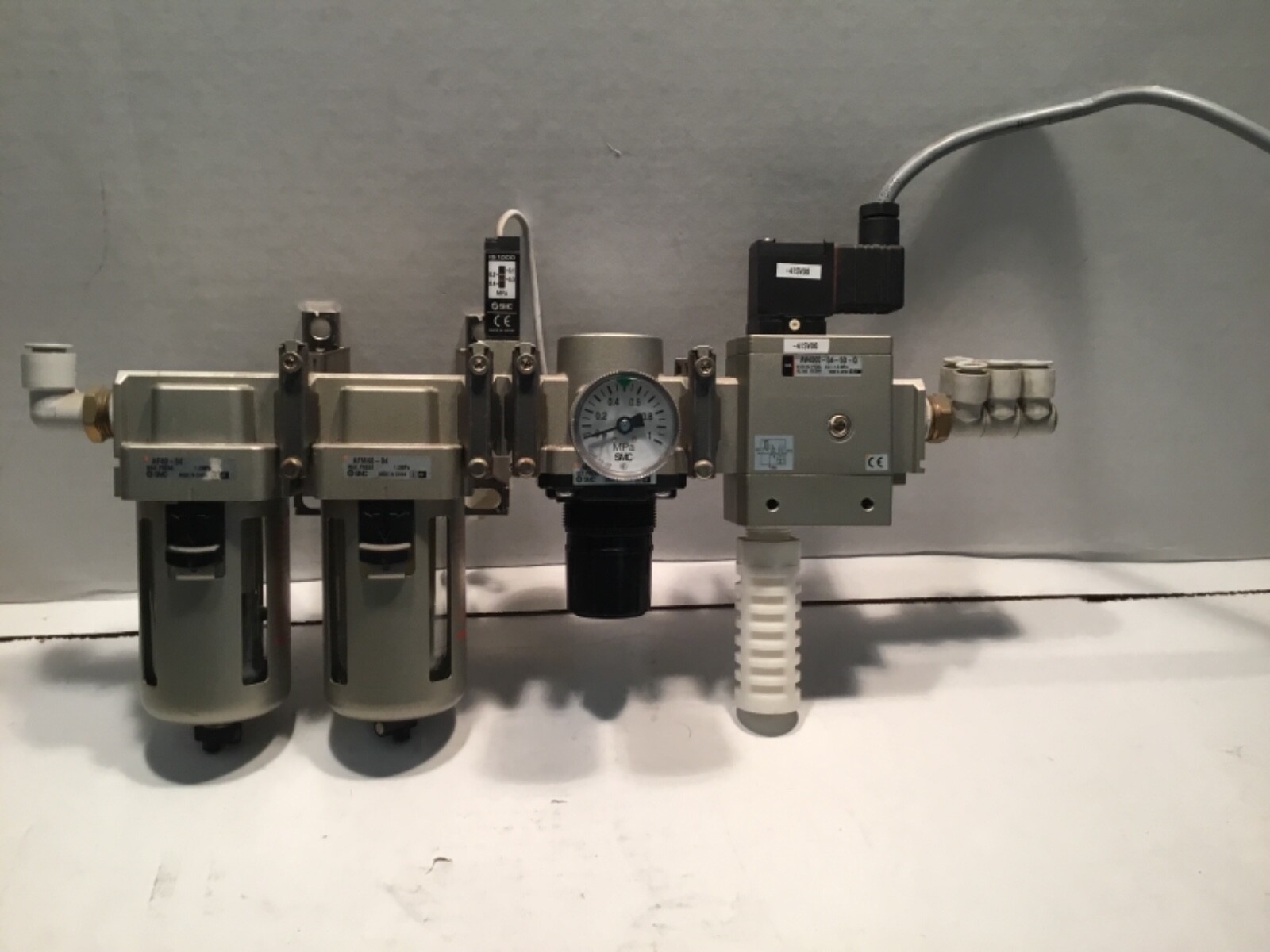 SMC AF40-04 + AFM40-04 +AR40-04G + AV4000-04-5D-Q great SMC AF40-04 + AFM40-04 +AR40-04G + AV4000-04-5D-Q great