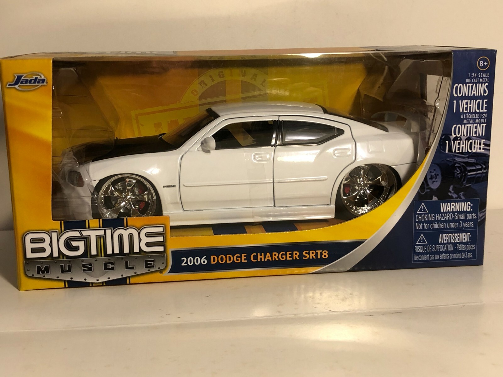 ミニカー BIGTIME MUSCLE  2006  Dodge Magunum R/T 2006 Dodge Magnum R/T Black 1:24 scale | Jada Toys Dub City