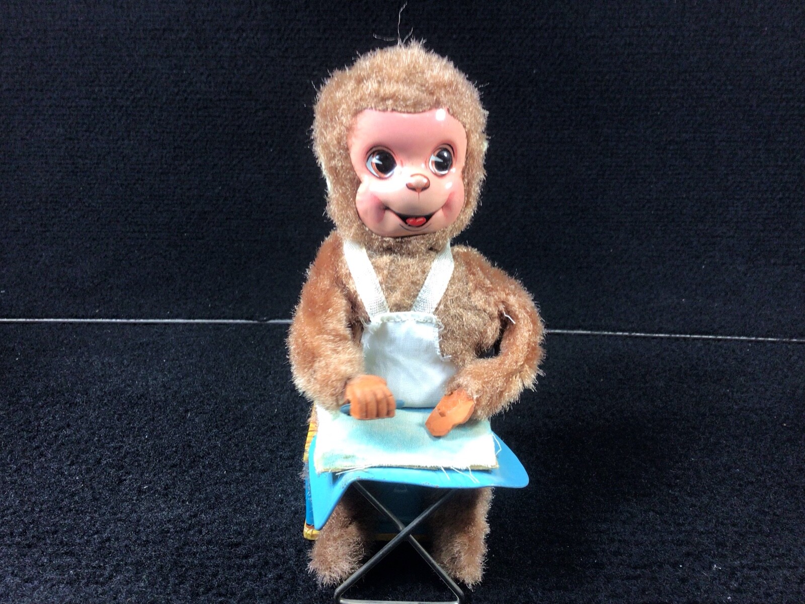 VINTAGE WIND-UP IRONING MONKEY TOY. TIN LITHO. JAPAN. WORKS