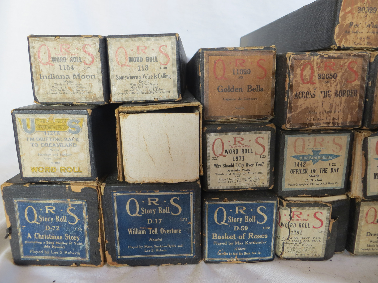 LOT OF 25 ANTIQUE QRS PLAYER PIANO ROLLS EARLY 1900s GOOD PLAYABLE CONDITION