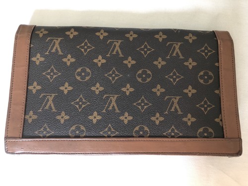 Louis Vuitton vintageバッグ Pre-loved Louis Vuitton Vintage Pochette Accessoire Leather