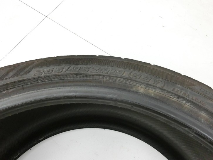Mercedes E250 W212 13-16 1 x Reifen Sommerreifen Yokohama 245/35R19 93 Y Mercedes E250 W212 13-16 17.09.2013 gebraucht Bild 7