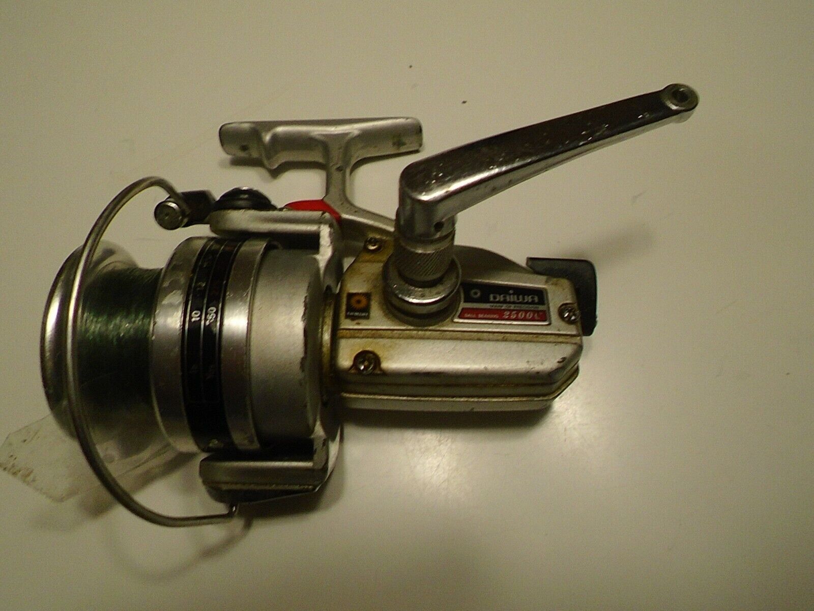 DAIWA 2500C SPINNING REEL METAL FRAME FISHING MADE IN JAPAN DAIWA 2500C SPINNING REEL METAL FRAME FISHING MADE IN JAPAN