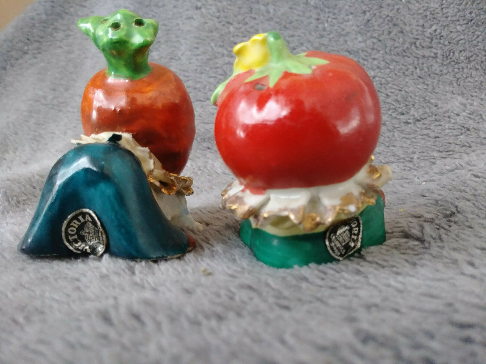 Vintage Anthropomorphic Salt And Pepper Set Crawling Carrot and Sitting Tomato