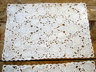 SET OF 2 CUT WORK EMBROIDERED ECRU FLOWER DESIGN PLACEMATS