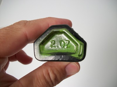 PRETTY EMERALD GREEN 6 SIDED ODD SHAPED POISON 