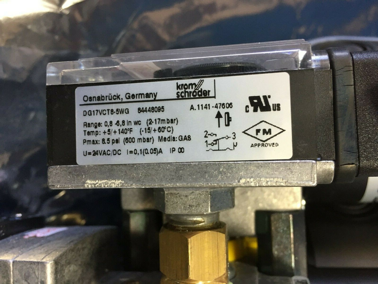 EDWARDS KROM SHRODER GAS BLOCK VAD120/-R/NQ-25B MANIFOLD