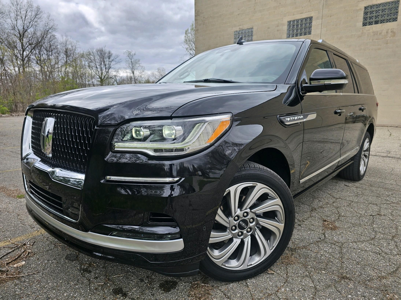 2022 Lincoln Navigator L Reserve 4x4 Heads-Up Display (MSRP $101,470), Sunroof