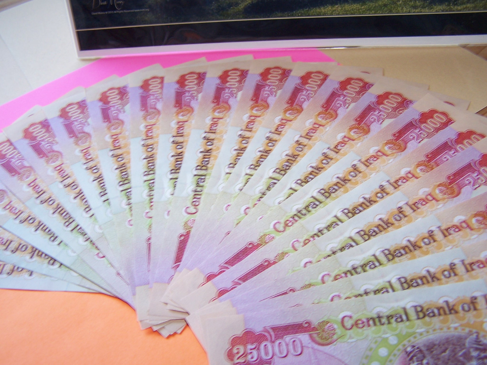 IRAQI DINAR 500,000 Total. 20 X 25K Notes As Pictured. Plus 3 1Oz Copper Coins*