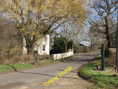 Photo 12x8 Water pump, Willow, Cottage Tillingham Brook Cottage on Brook R c2012