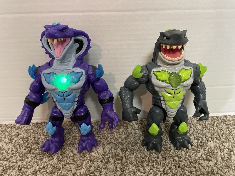 Beast Lab Shark Beast And Stealth Strike Reptile Cobra Figures