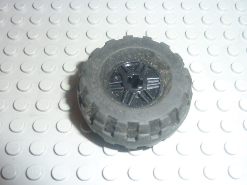 Lego Wheel 18mm D. X 14mm With Axle Hole 55982c04 Set 40433/76239/8864/31101...