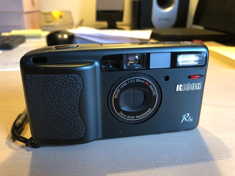 Ricoh R1s Point And Shoot Camera Green
