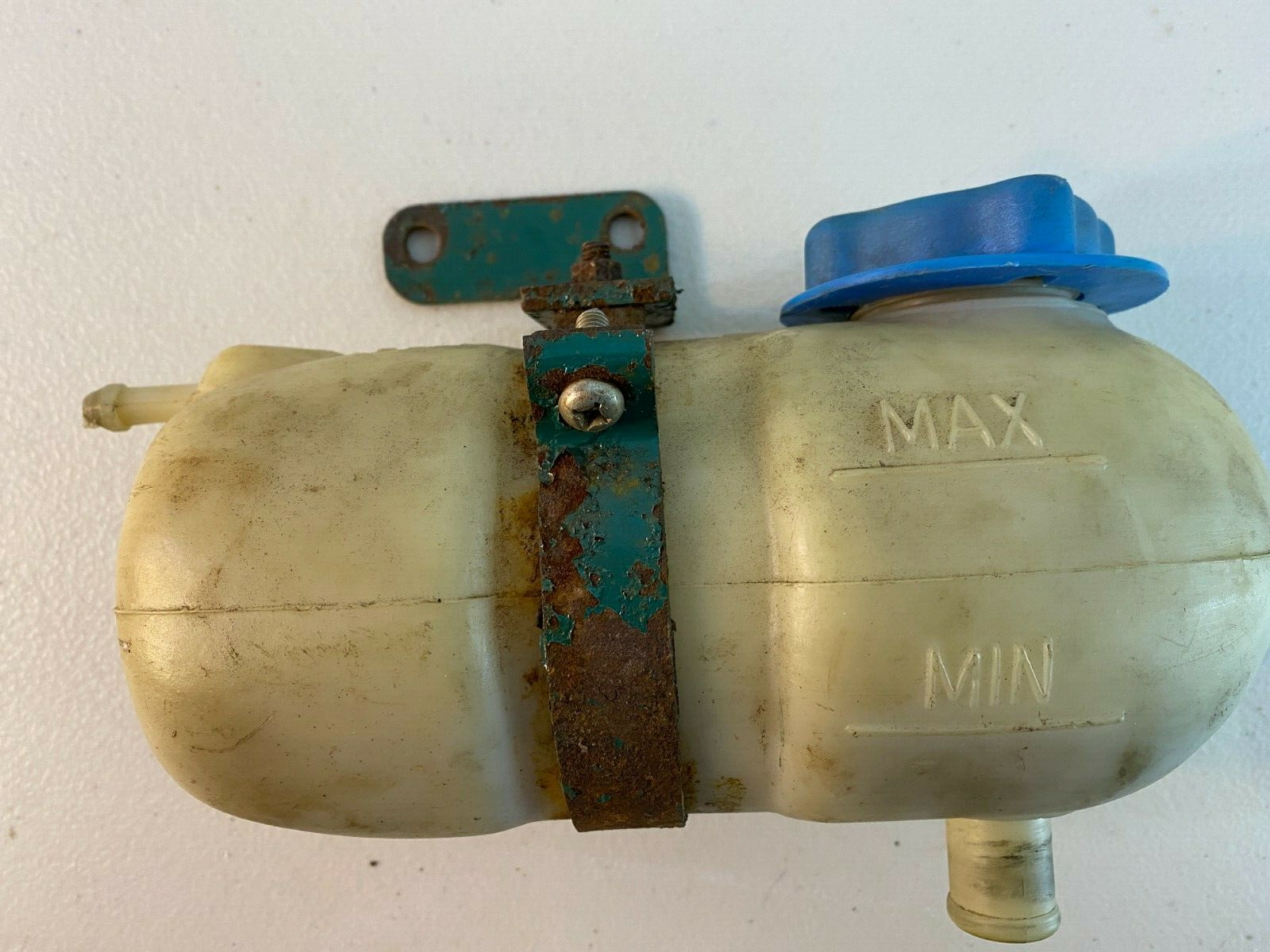 Volvo Penta Antifreeze Expansion tank with Bracket, Pressure