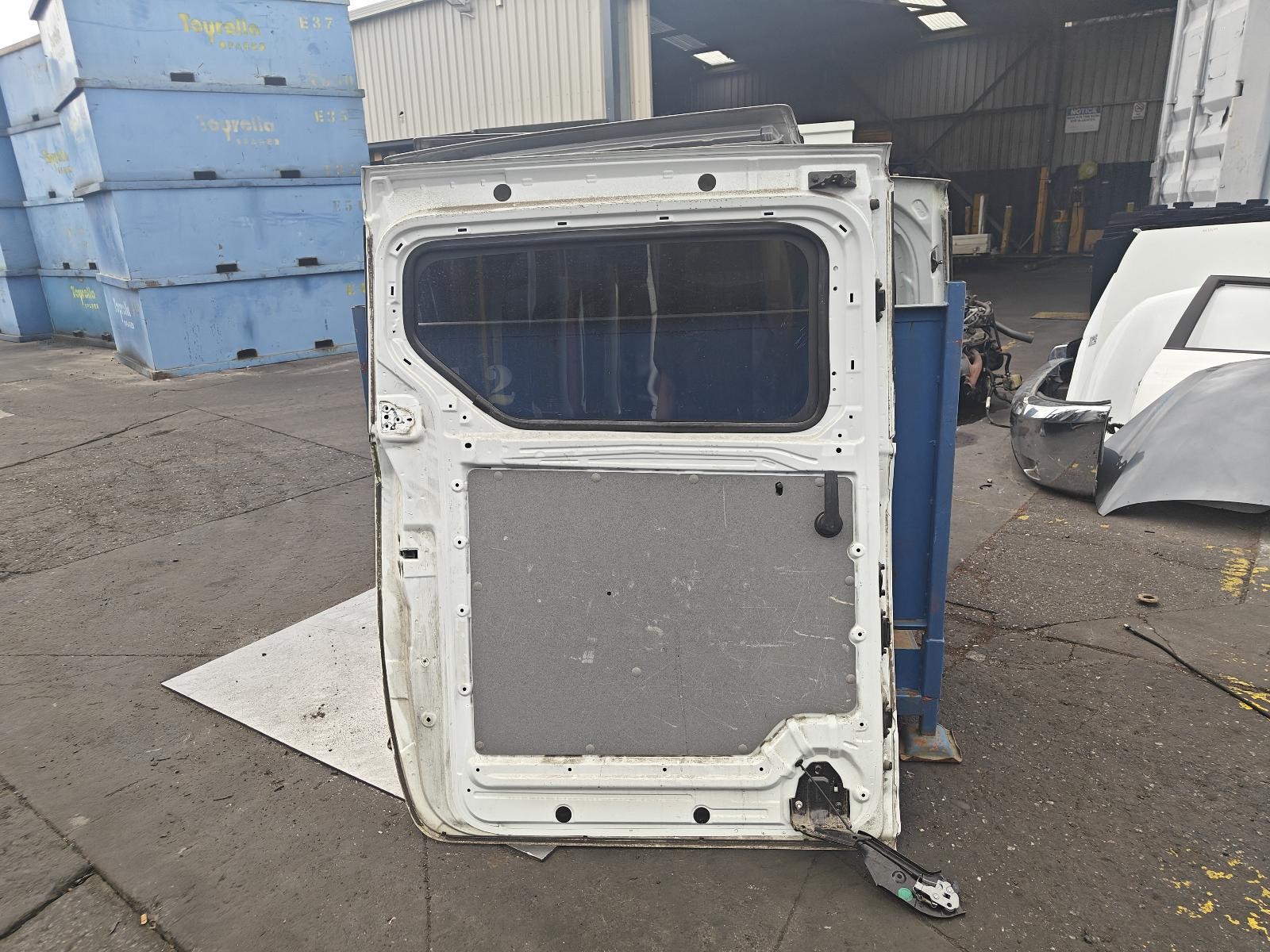 LDV G10 Left Rear Sliding Door SV7C 04/2015-2025 - thumbnail 4