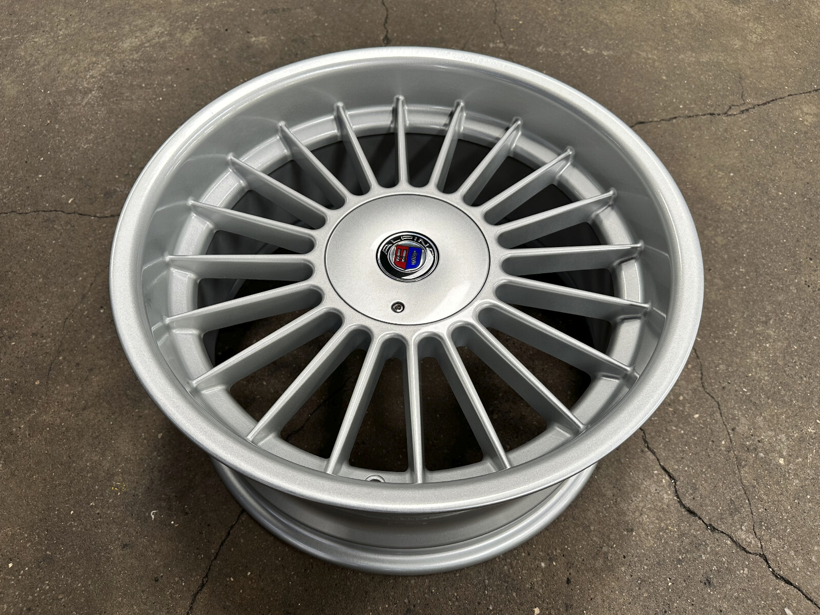 New 18x8.5J Alpina Classic Design BMW (4 Wheel) E39 E34 E32
