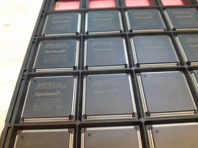 5 PCS  X   EP1C3T144C8N  ALTERA   FPGA Cyclone  Family 2910 Cells 