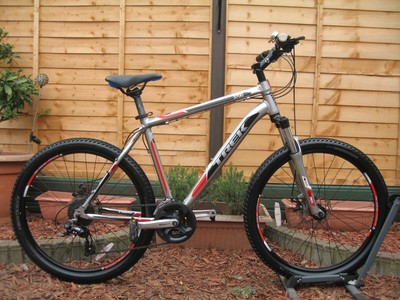 TREK 3700 Disc Mountain Bike. 26'' wheels. Large. 24 speed. Disc Brakes. VGC