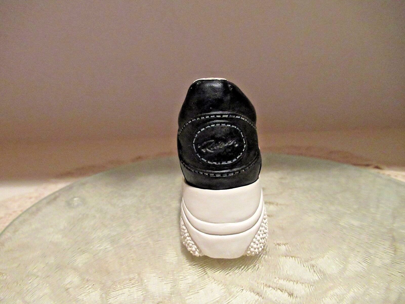 JTRS JUST THE RIGHT SHOE  # 25035.  SNEAKING BY.  1999.  Miniature shoe.