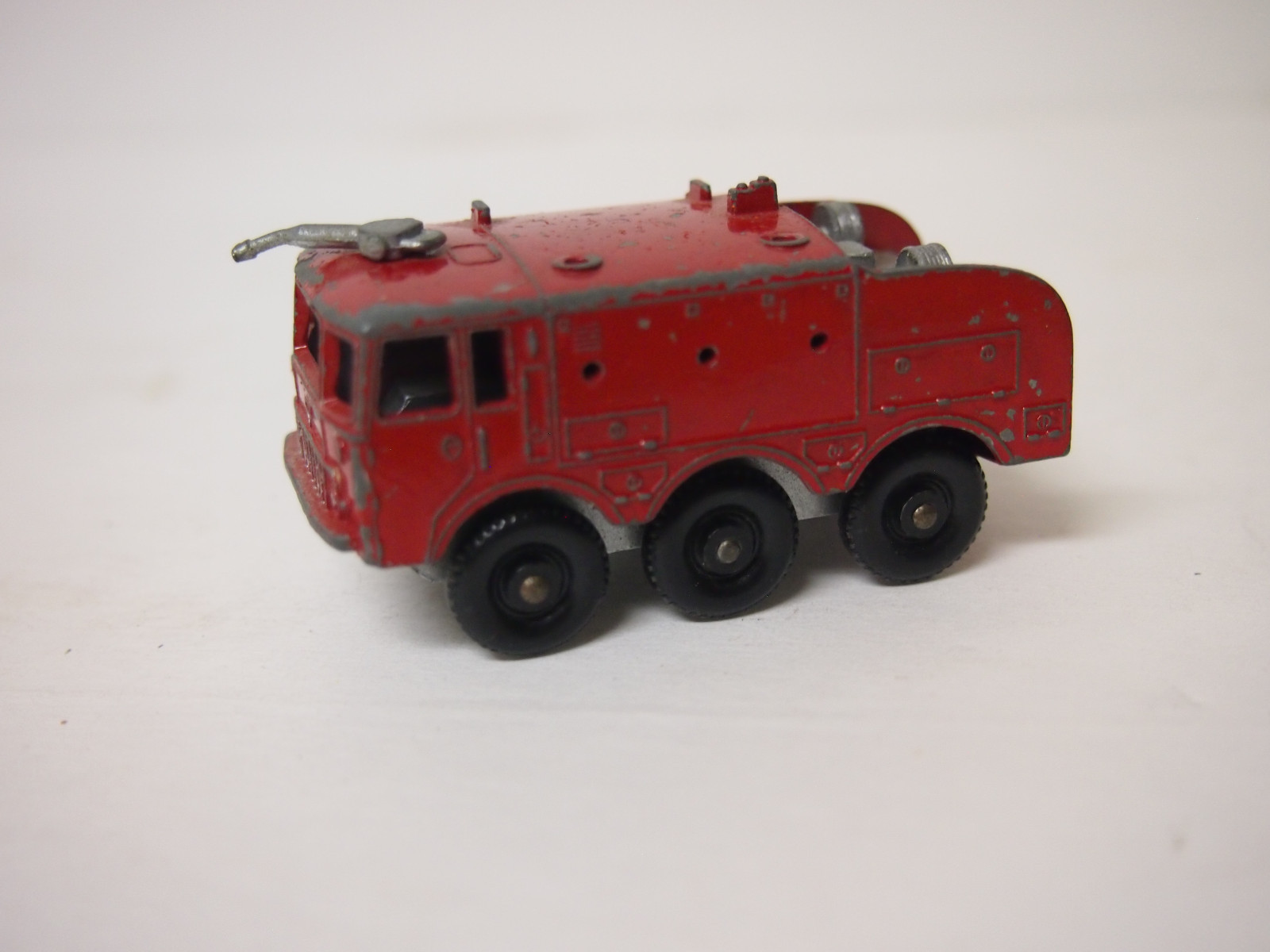 MATCHBOX N°63 FOAMITE CRASH TENDER 1964 1964 Lesney MATCHBOX SERIES 63b FOAMITE CRASH TENDER WITH