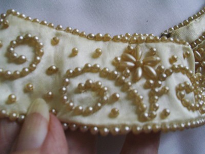 VTG CREAM SATIN BEADED COLLAR BAAR & BEARDS A TOPHIT FASHION HAND MADE JAPAN