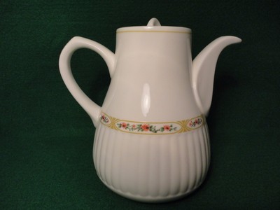 Wedgwood Coffee Tea Pot Metallised Bone China Made in England Flowers #4034