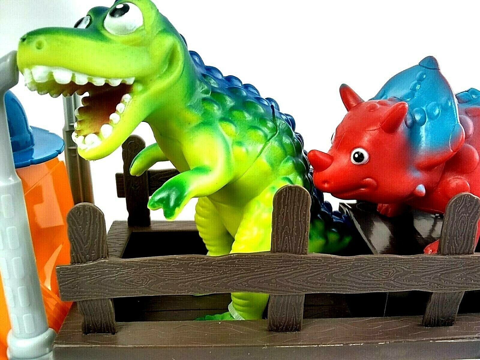 dino です NISB 2019 Ruicheng 9992 New World of Dinosaurs REMOTE