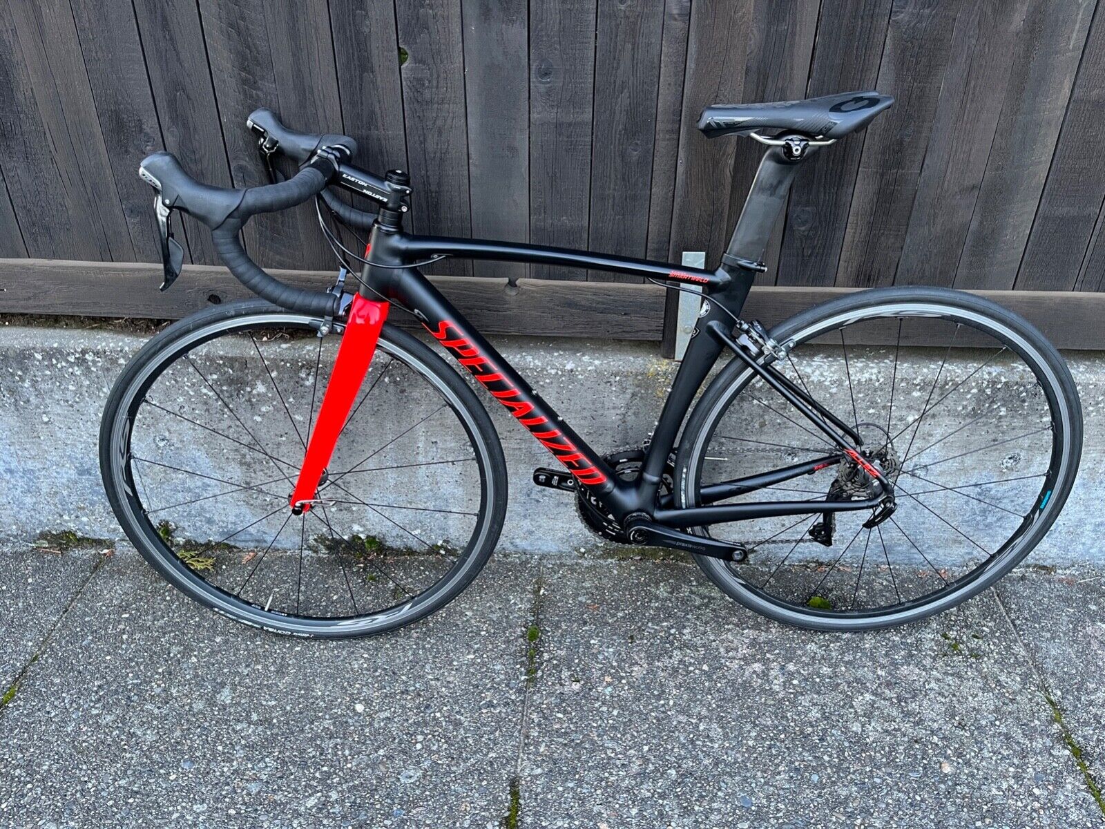 Bicycle for Sale: Specialized Allez Sprint 52cm, Shimano Drivetrain, Shimano Tubeless Wheels in Seattle, Washington