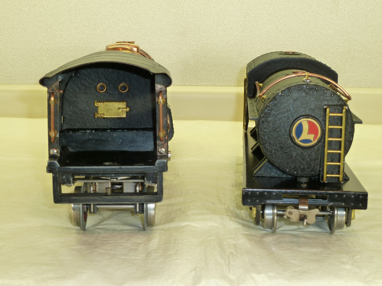 LIONEL 1932-33 BLACK CRACKLE 400E LOCO & 400T TENDER - RARE
