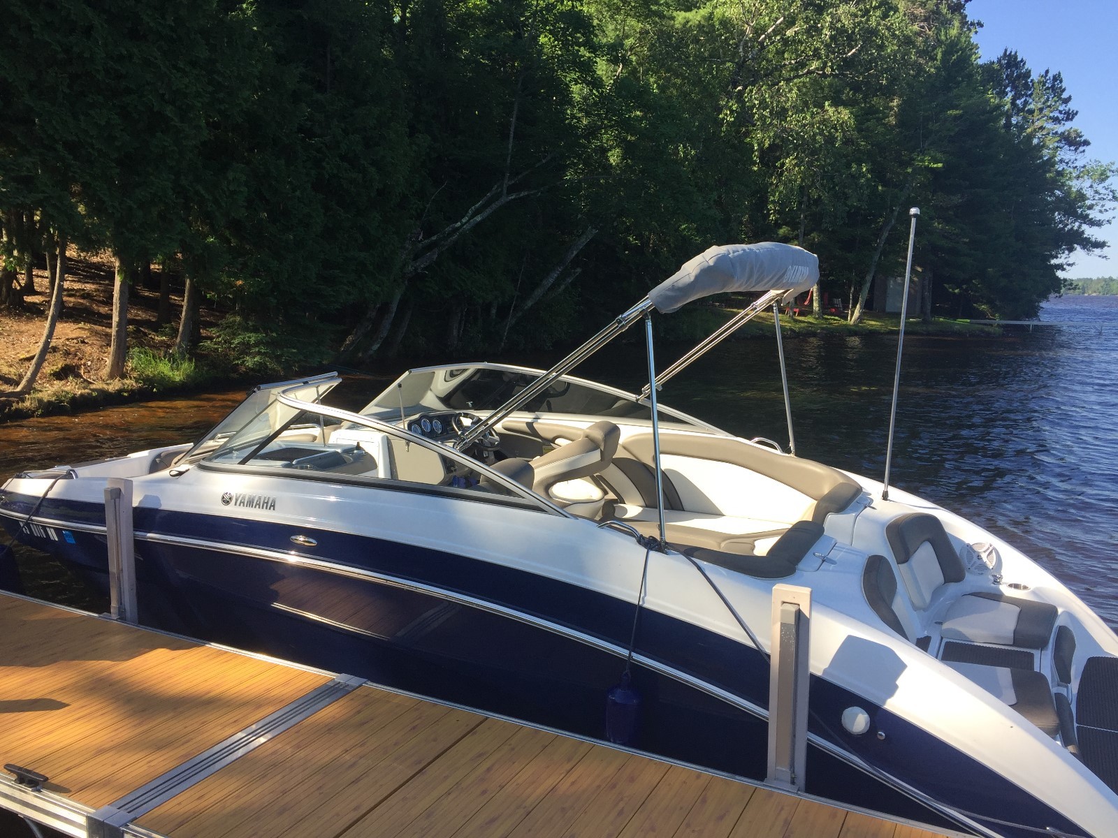 2011 Yamaha 242 Limited Boat