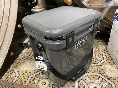 その他  Peak - YETI Roadie Cooler 24qt Charcoal charcoal_100827915_alt1.png?