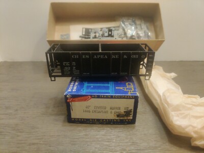 Roundhouse 40' Covered Hopper Kit - Chesapeake & Ohio 1446  