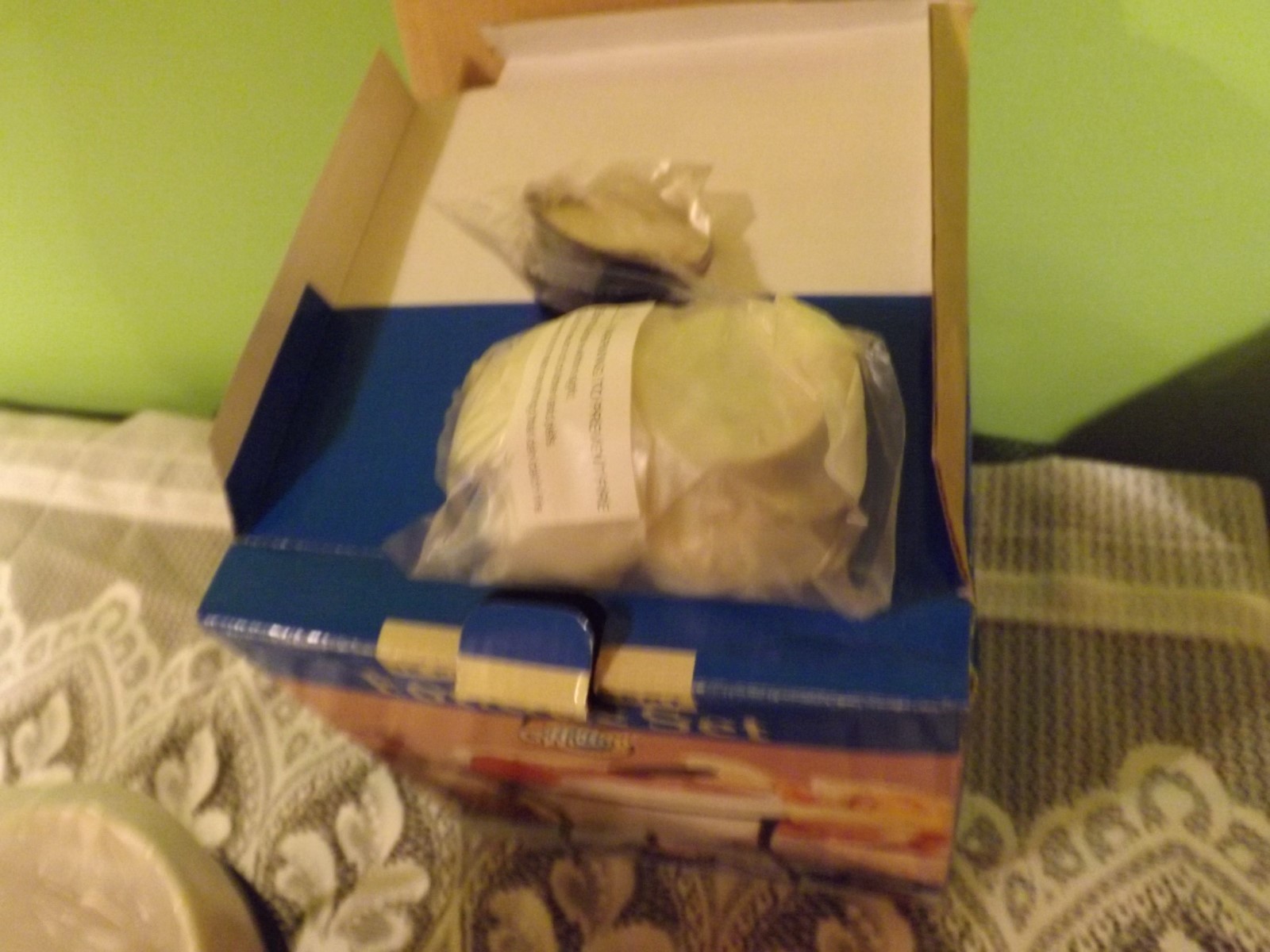 Wilton Fondue 12 piece Dessert, Ceramic Fondue Set with box, Never Used