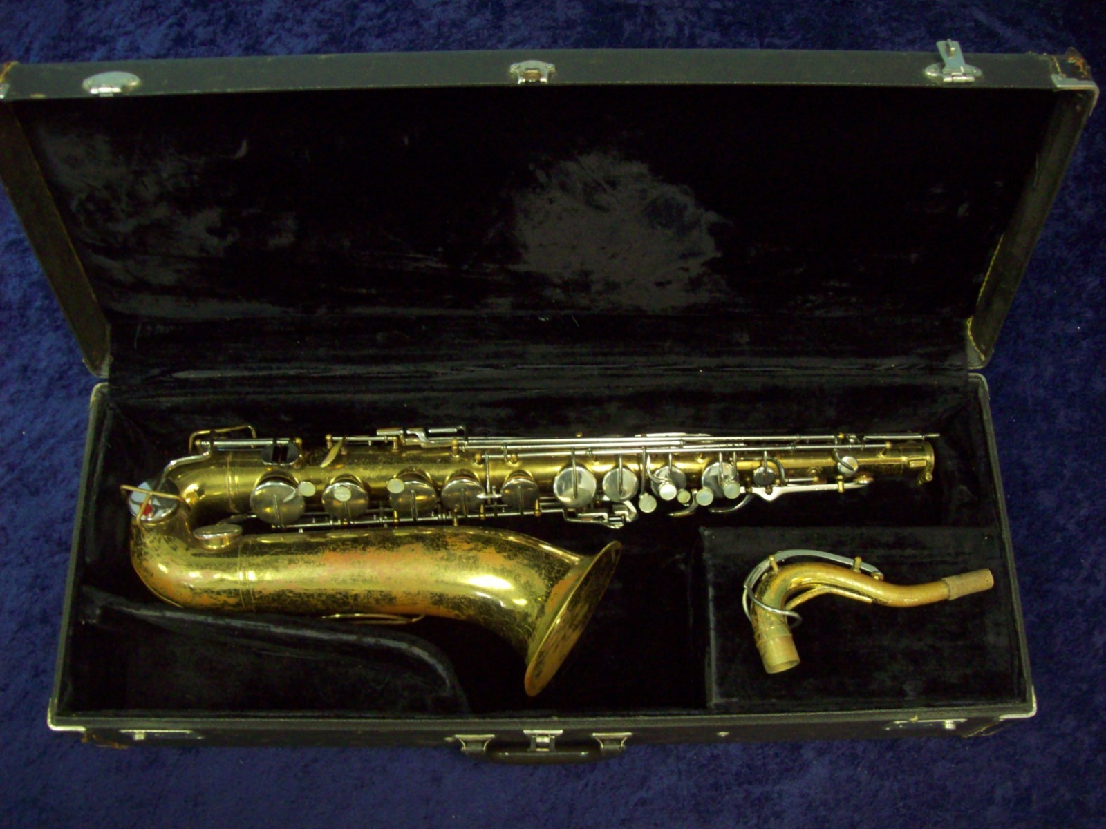 QUALITY! VINTAGE! BUNDY U.S.A. TENOR SAXOPHONE + BUNDY CASE