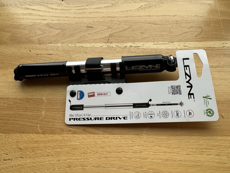 Lezyne Pressure Drive, Medium Black Bicycle Pump 120 PSI Max