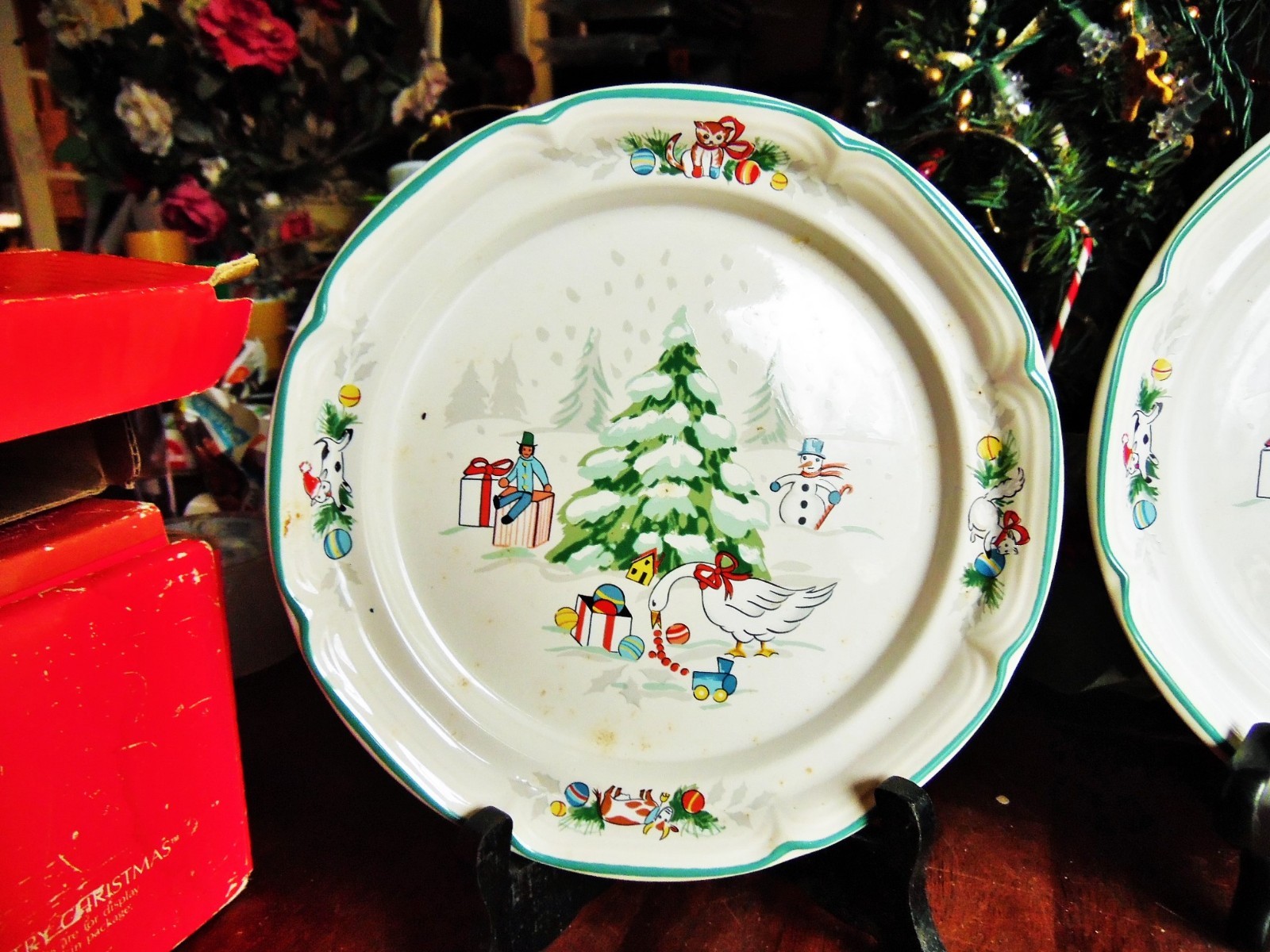 4 NEW OTHER INTERNATIONAL CHINA COUNTRY CHRISTMAS SALAD PLATES 7.5