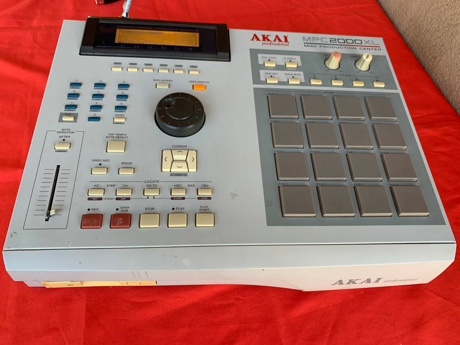 AKAI MPC 2000XL Midi Professional Production Center