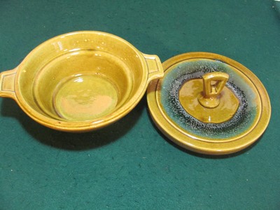 VINTAGE CALIF POTTERY COVERED OLIVE GREEN CASSEROLE BOWL W HANDLE