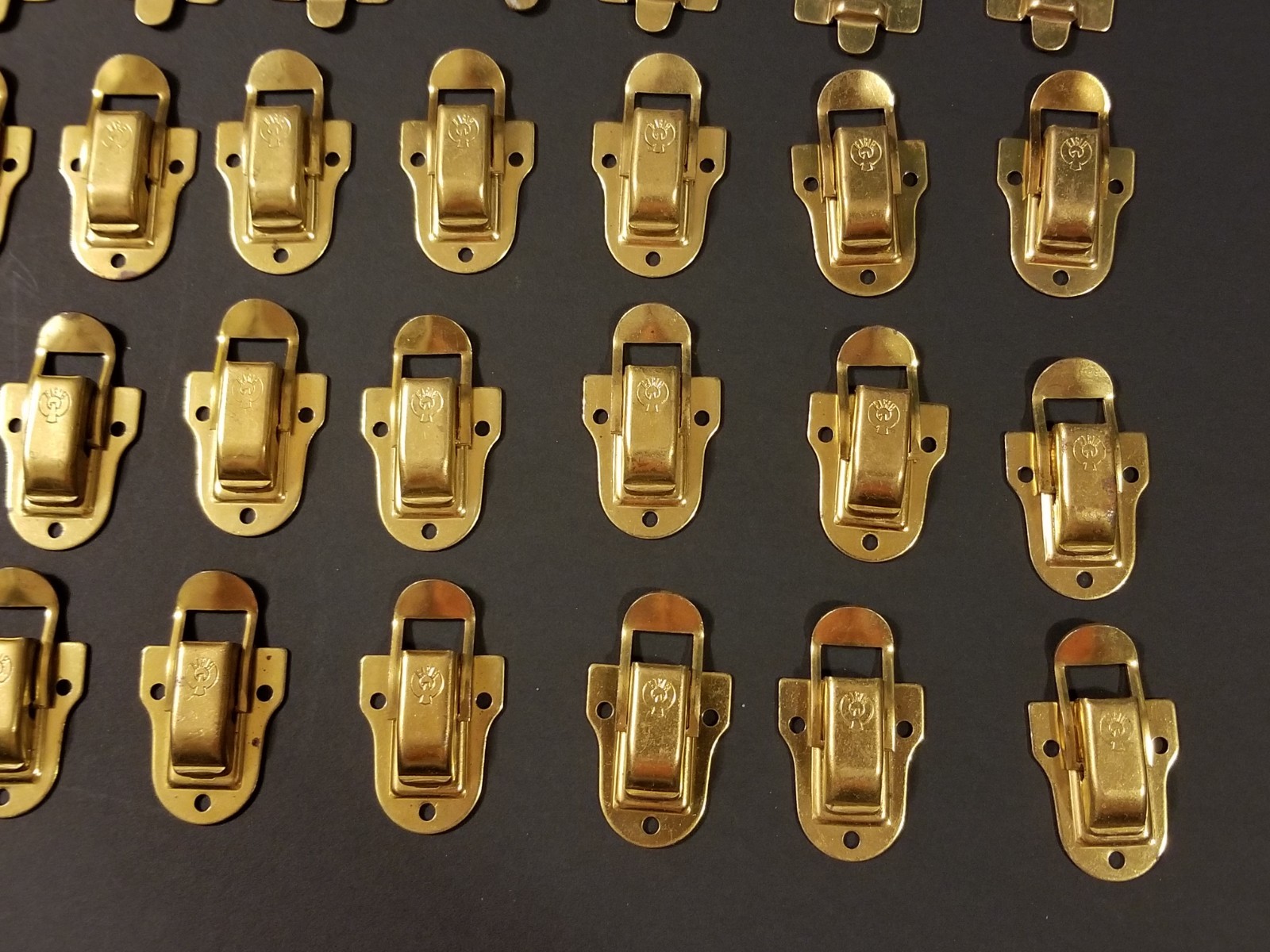 Lot 30 Vintage Eagle Lock Co Brass Plated Draw Bolt Latch Suitcase Guitar Case