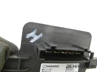 Renault Zoe BFM 12-19 Widerstand Gebläse Lüfter Hinten Renault Zoe BFM 12-19 30.08.2013 Z9873001 gebraucht Vorschau 4