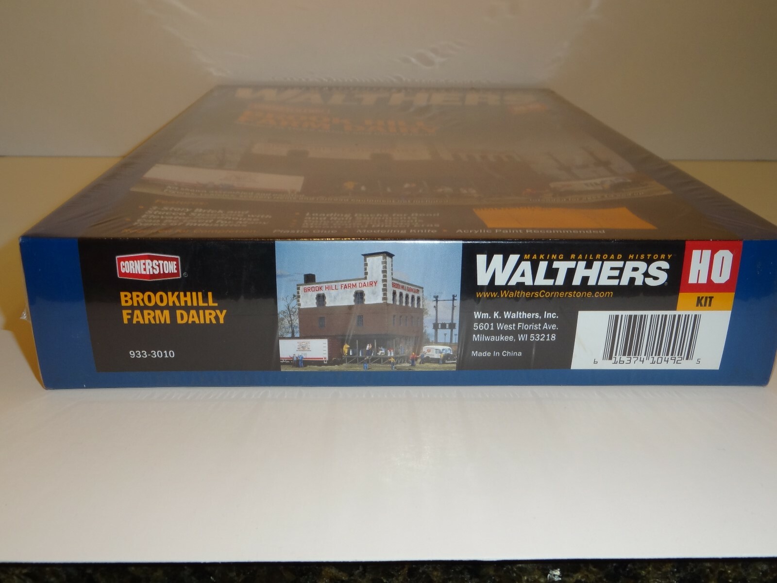 WALTHERS HO 933-3010 BROOK HILL FARM DAIRY  Cornerstone Building/ Kit  BRAND NEW