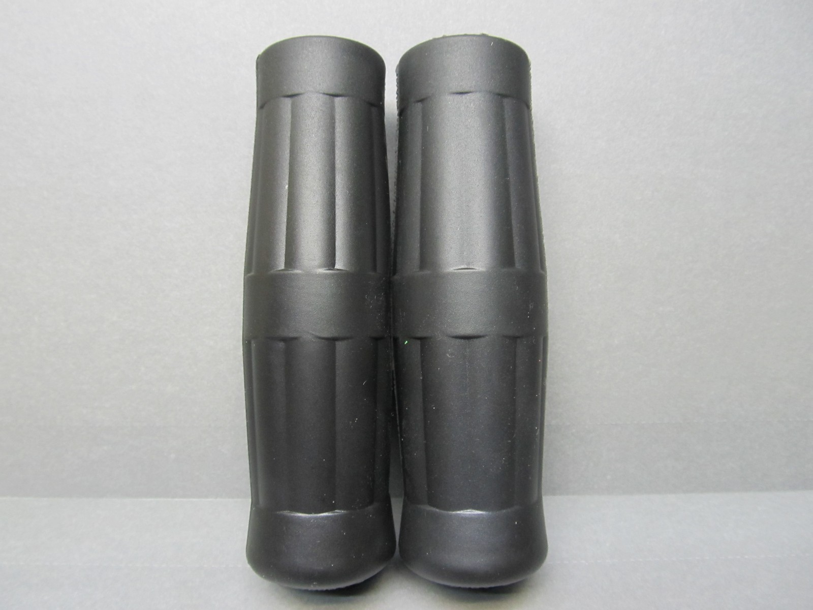 VINTAGE FITS DAVID BRADLEY BLACK GRIPS 1 X 4 1/2 NEW IMPLEMENT