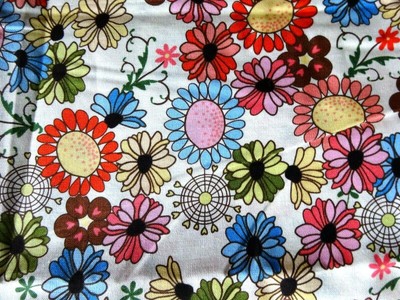 FLOWER POWER TOSS ON WHITE COTTON FABRIC - 54