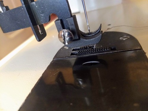 Consew cp206r Portable Walking Foot Sewing Machine