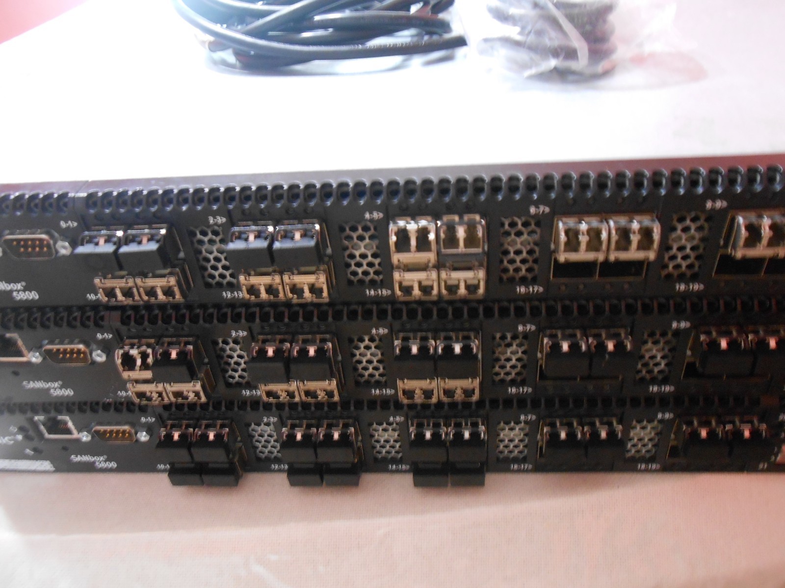 QLOGIC 5802 SWITCH 16 8GB SFP 20 ACTIVE PORTS 2 POWER SUPPLIES SB5802 (6 Avail)