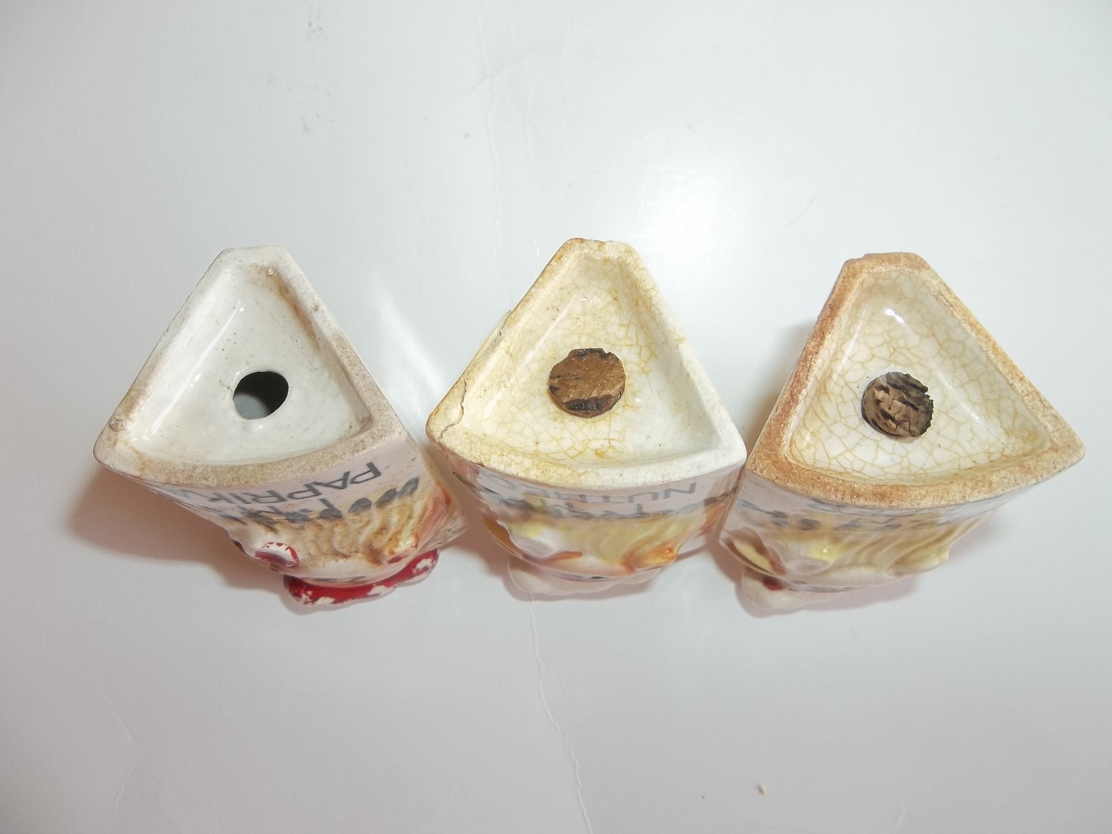 ROOSTER SPICE SHAKERS - THREE EACH