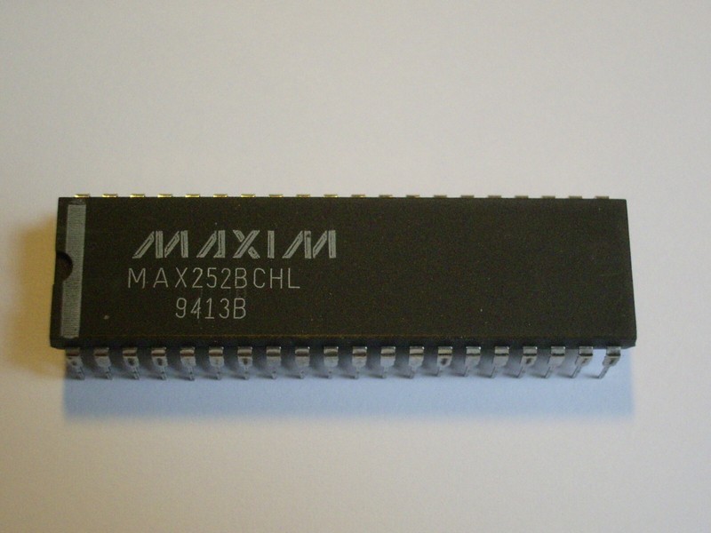 Max252bchl :  Dual Isolated Rs-232 Transceivers  FabriquÃ© Par Maxim