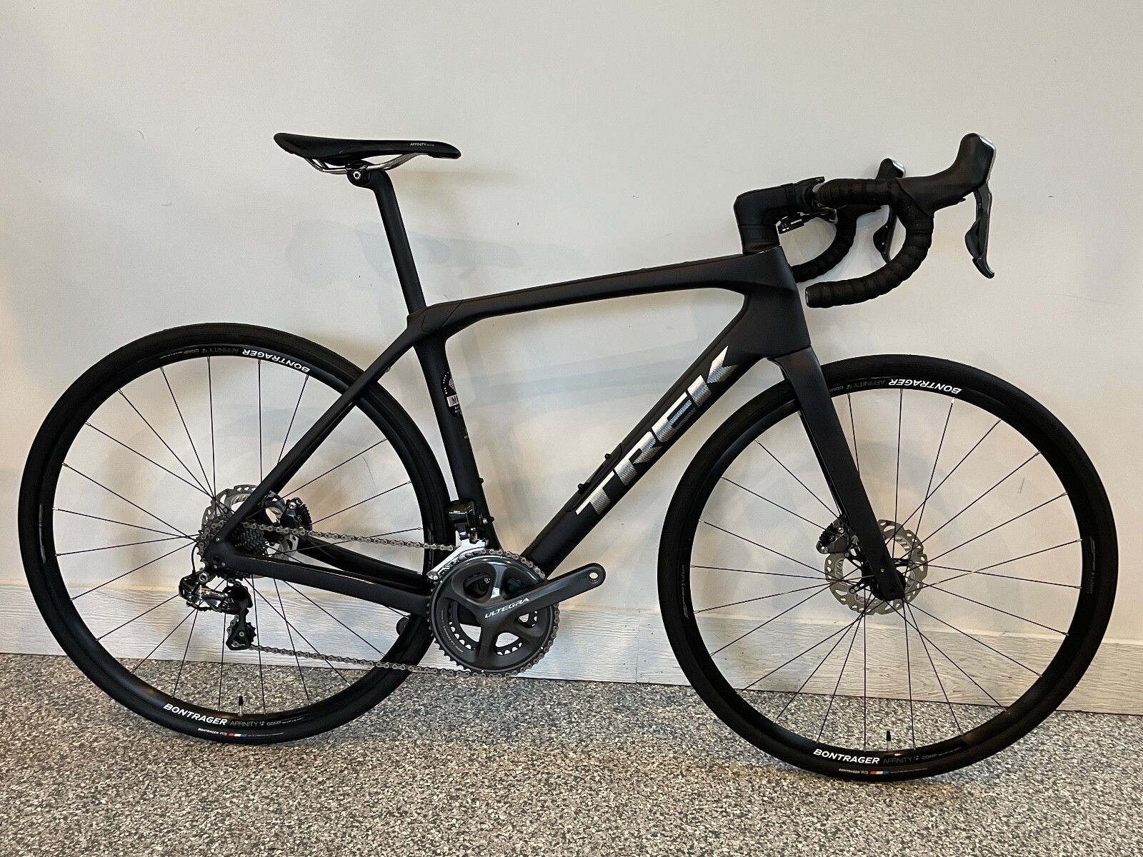 2024 Trek Domane SLR 7 Gen 4 w/ Ultegra Di2 11sp - 54cm