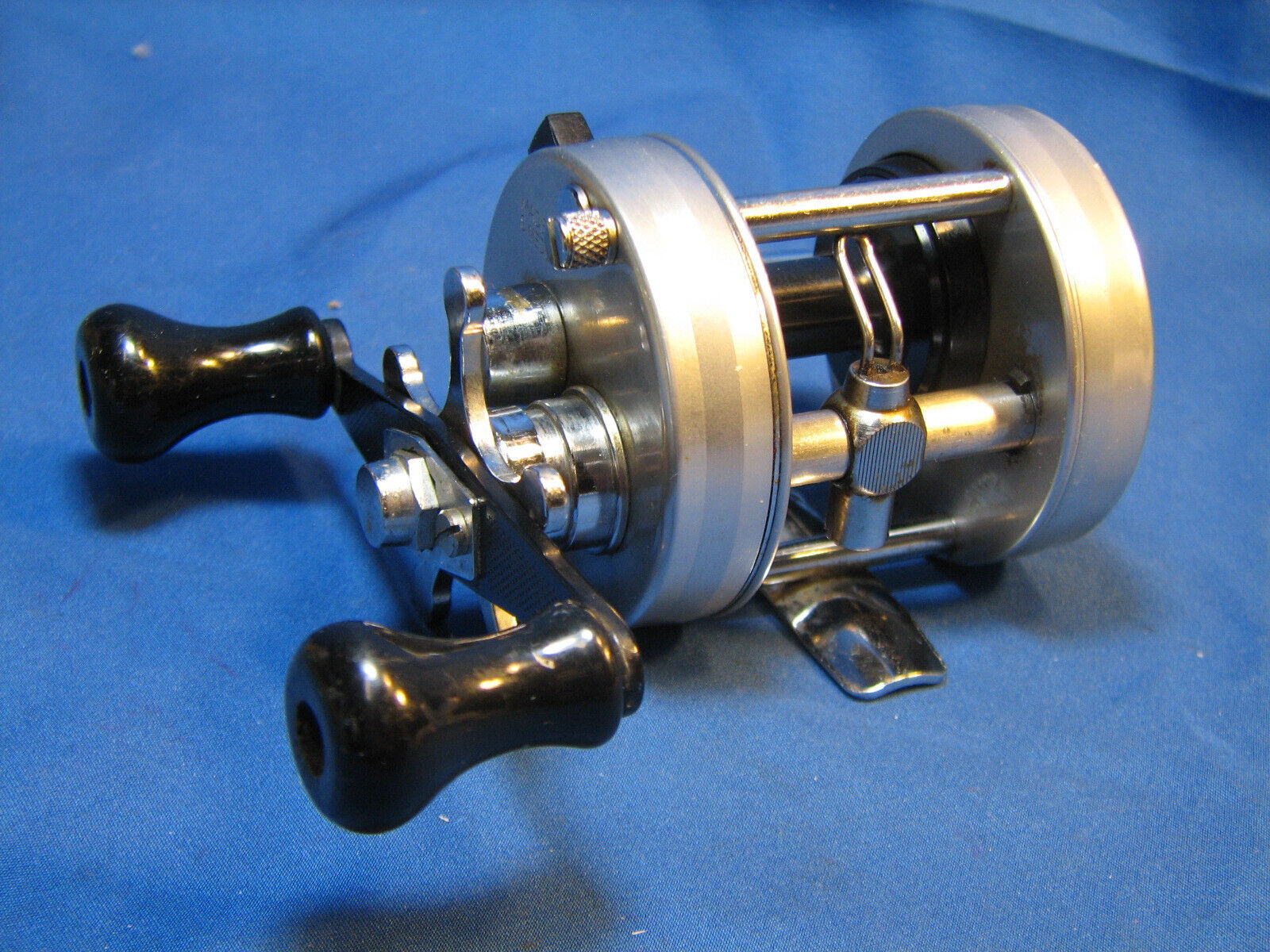 Abu Garcia Ambassadeur 2500CI Baitcasting Reel Superb Abu Garcia Ambassadeur 2500CI Baitcasting Reel Superb